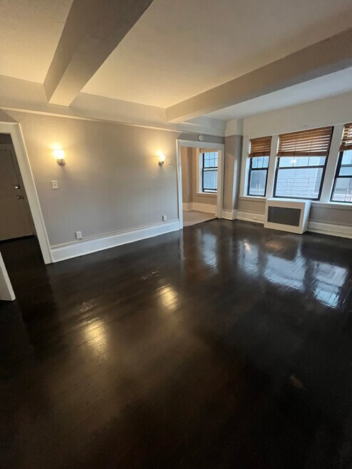 Building Photo - 25 N Harrison St