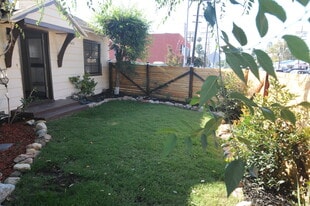 Building Photo - 5622 Hazeltine Ave