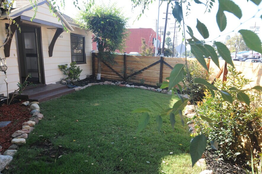 Building Photo - 5622 Hazeltine Ave
