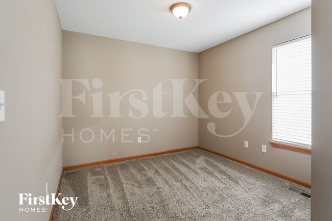 Building Photo - 316 NE Coldwater Creek Dr