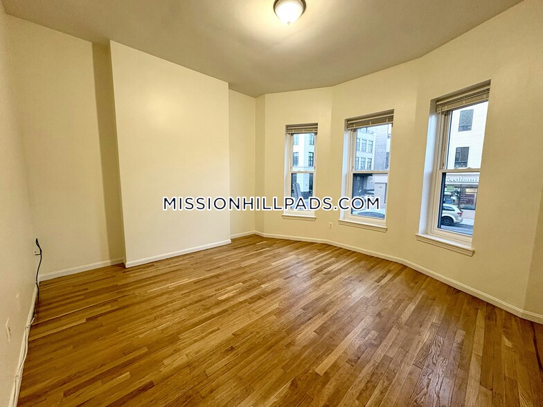 Building Photo - 1460 Tremont St