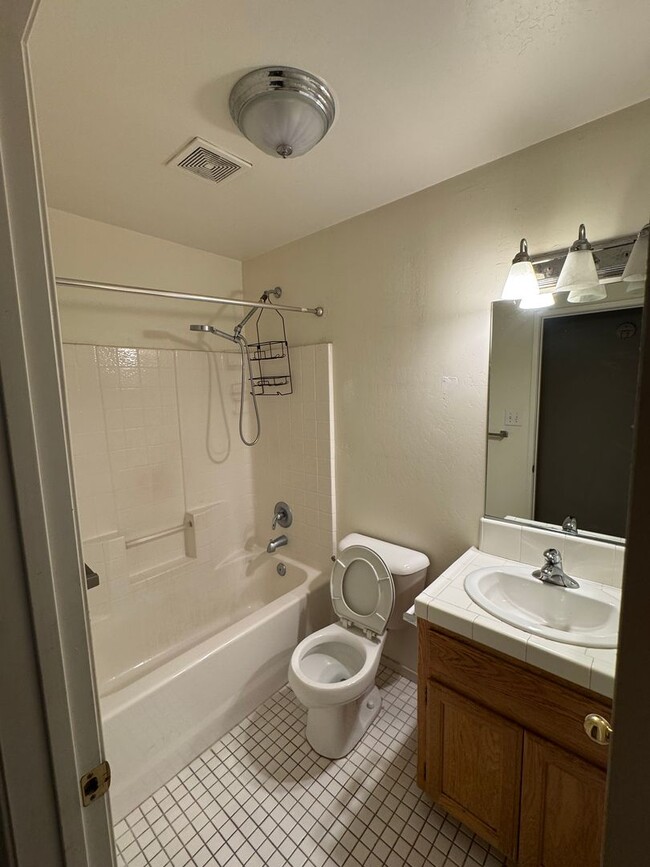 Building Photo - Great Family Home in Southwest