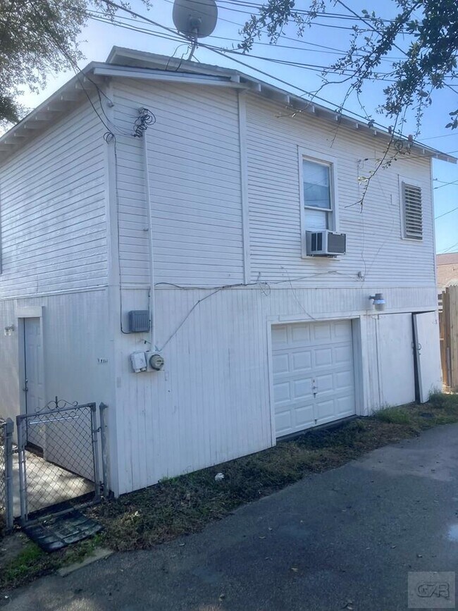 Building Photo - 4908 Ave Q 1/2