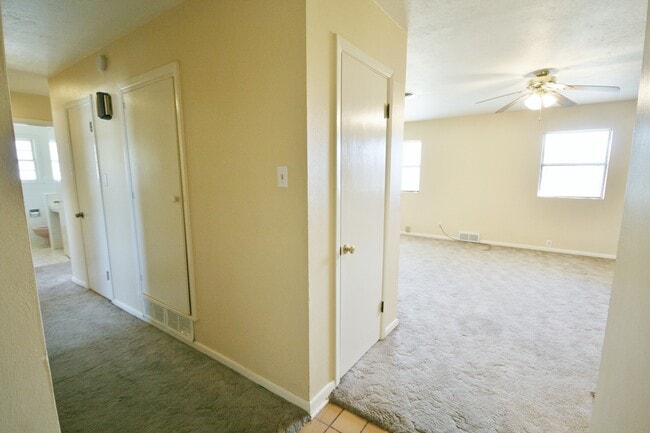 Building Photo - 3 Bed, 2 Bath, Highland School District