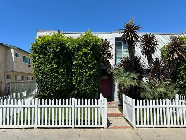 Primary Photo - 4381 Ventura Canyon Ave