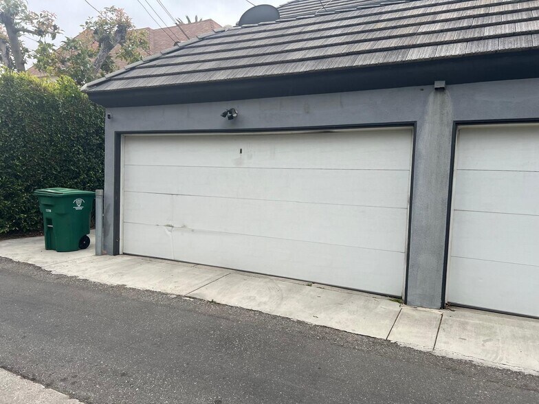 Building Photo - 366 S Crescent Dr