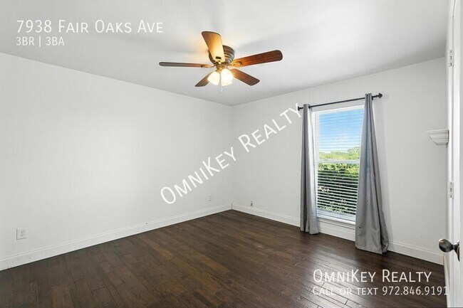 Building Photo - 7938 Fair Oaks Ave