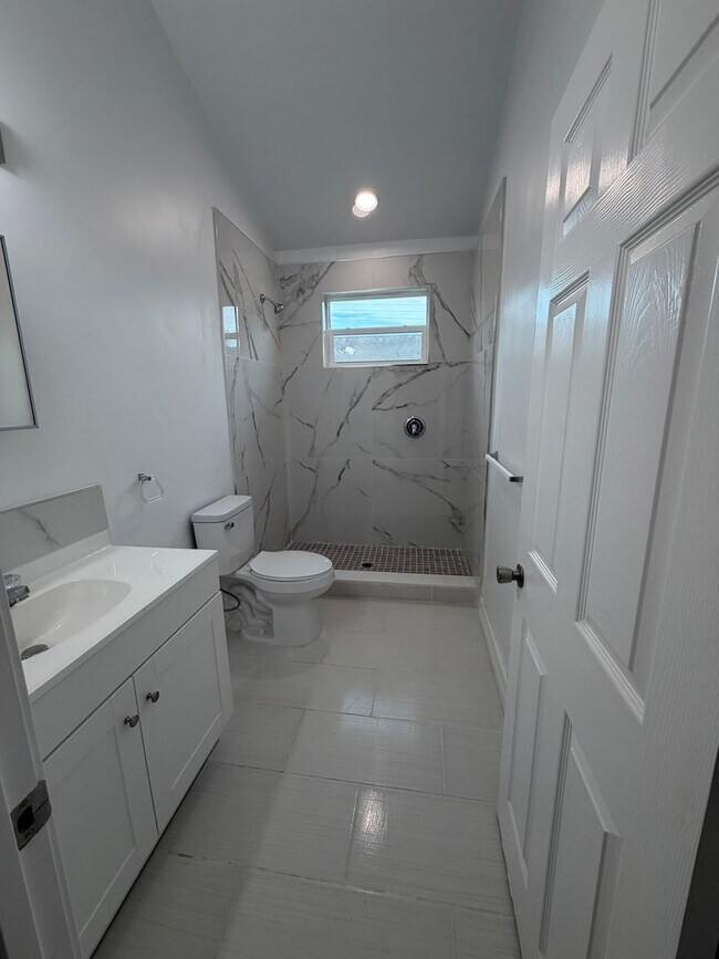 Building Photo - Arlington