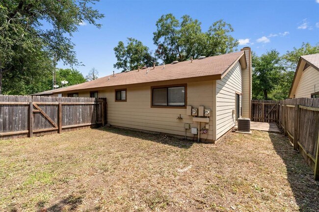 Building Photo - 12900 Hymeadow Dr
