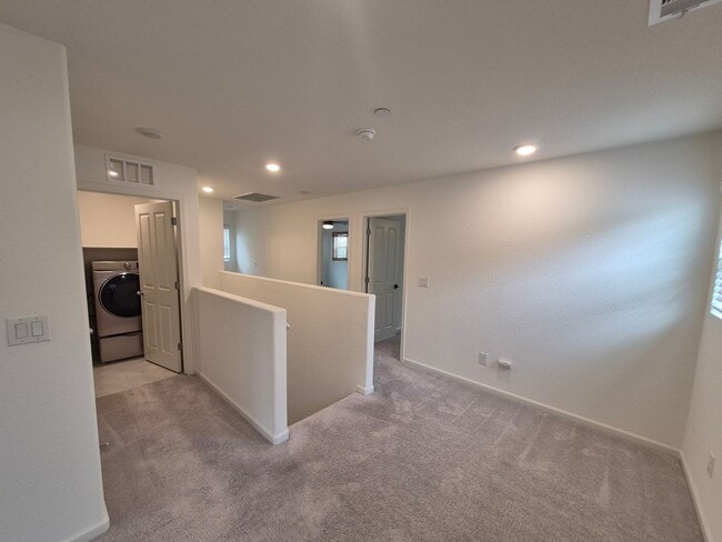 Building Photo - Come home to this Beautiful Newer 3 Bedroom 2.5 bath home