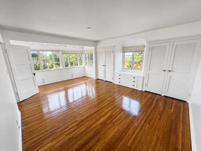 Building Photo - 352 Glen Ellen Dr