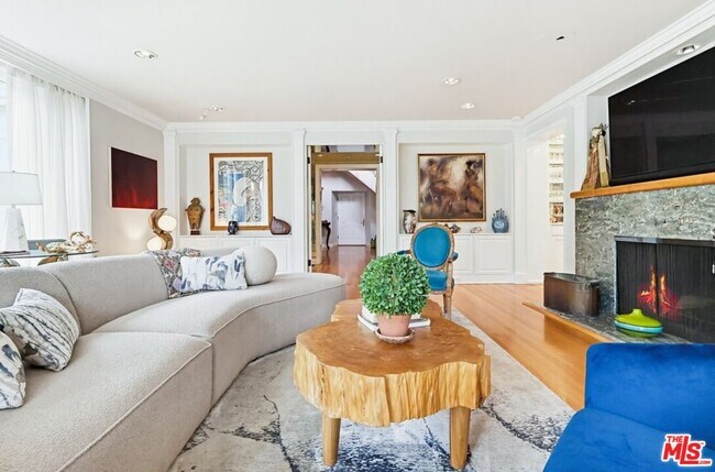 Building Photo - 516 S Rimpau Blvd