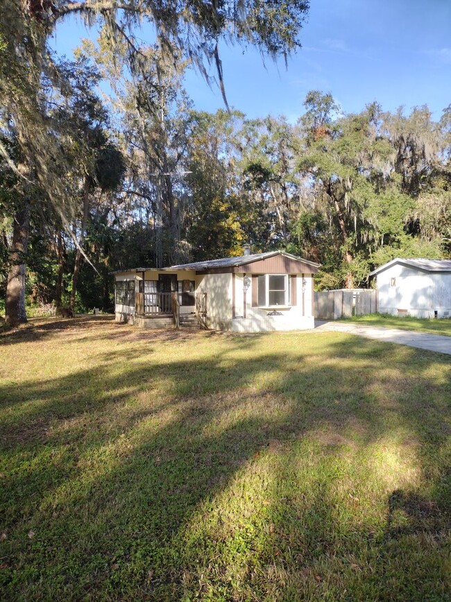 Building Photo - 2 bedroom 2 bathroom Home