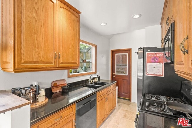 Building Photo - 21549 Summit Trail