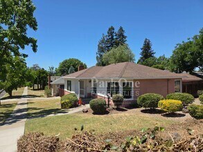 Building Photo - Super Cute and Updated Cottage near Downtown