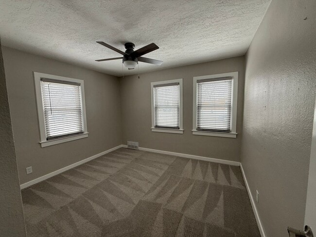 Building Photo - 3 Bedroom Home