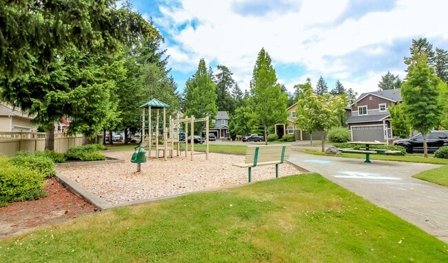 Building Photo - 3684 London Loop NE