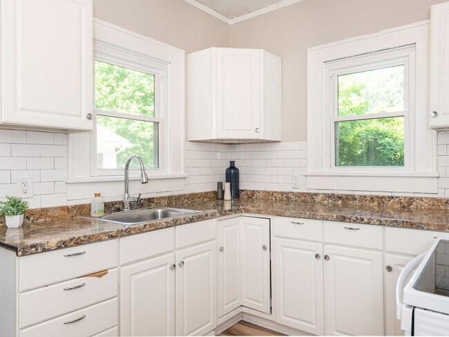Building Photo - Lovely Two Story, 3 Bedrooms, 2 Bath Home