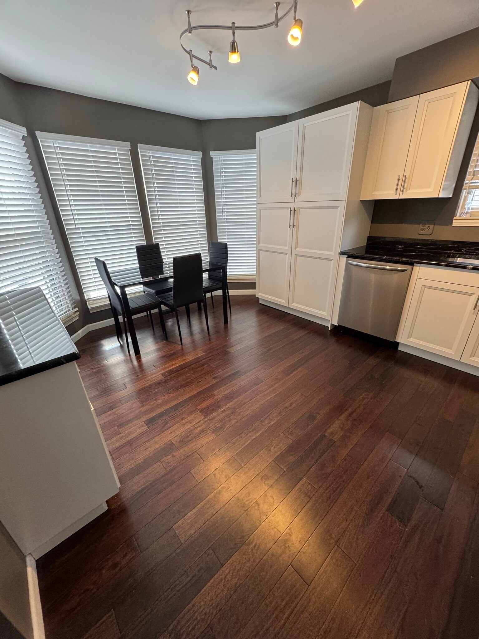 Kitchen - 15183 Raphael Ter