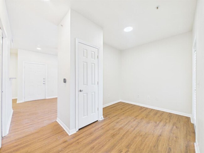 Building Photo - 2320 Gracy Farms Ln