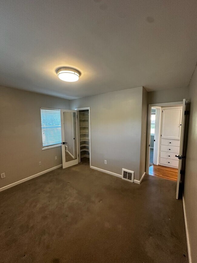 Building Photo - 1638 E 3150 S