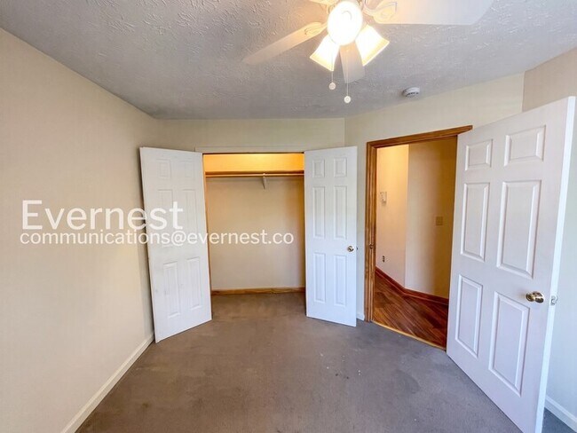 Building Photo - 3-Bed/2-Bath Townhome in Salemtown/Available Now!