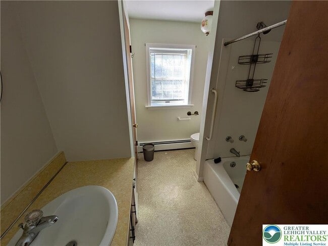 Building Photo - 3470 Rhododendron Dr