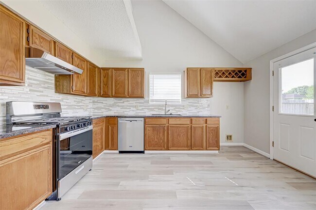 Building Photo - 2230 Bent River Dr