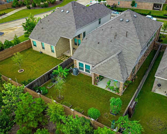 Building Photo - 19619 Lake Bosque Dr