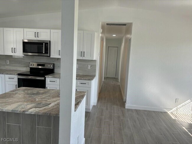 Building Photo - 305 NE 23rd St