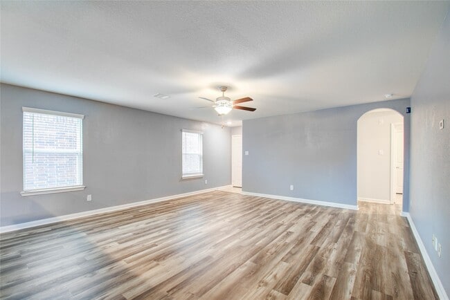 Building Photo - 6222 El Topacio Dr