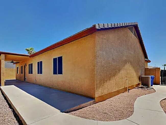 Building Photo - 3002 E Jeanette Ct