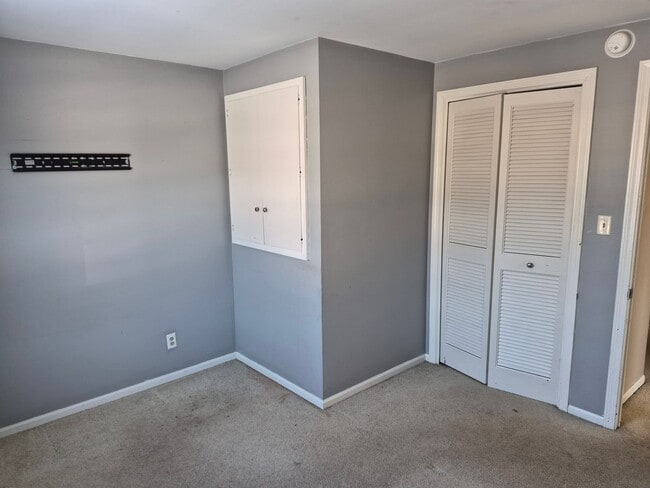 Building Photo - Charming 3 Bedroom Home