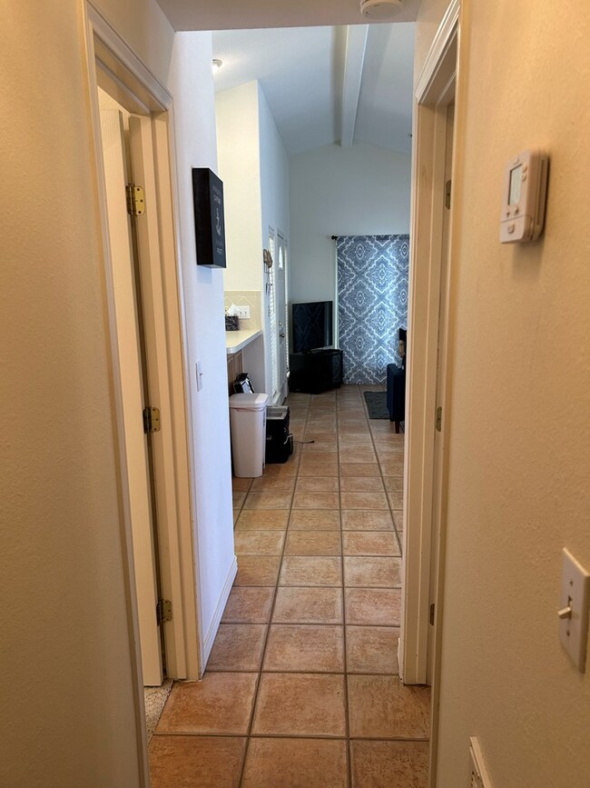 Building Photo - 415 Sun Dial Cir