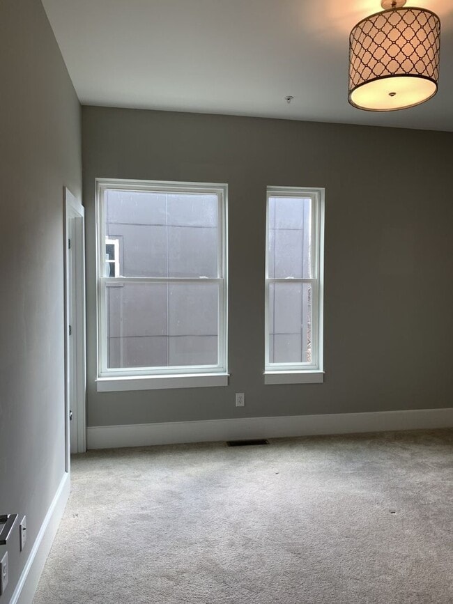 Building Photo - BEAUTIFUL TOWNHOMES IN MIDTOWN