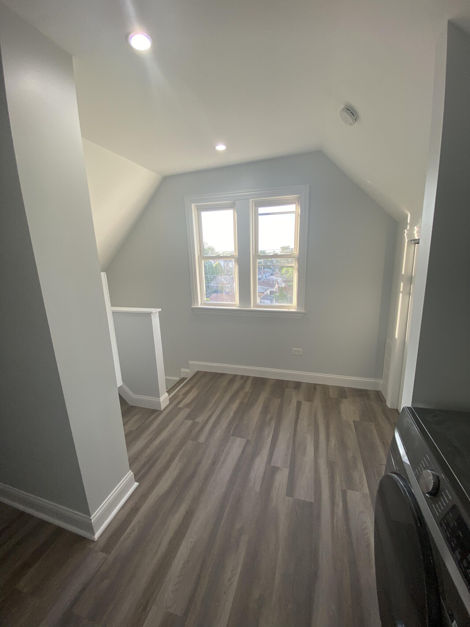 Building Photo - 3840 W Diversey Ave