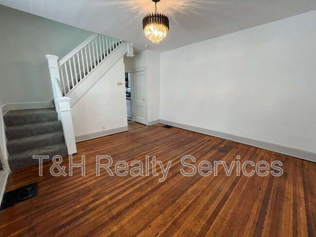 Building Photo - 2935 Ruckle St