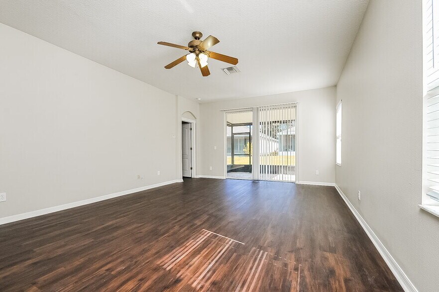 Building Photo - 6816 Surrey Oak Dr