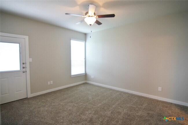 Building Photo - 502 Creekside Frst