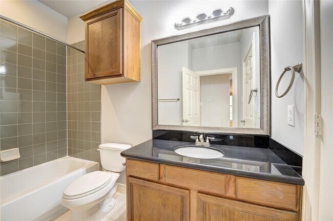 Building Photo - 2929 Clinton Dr