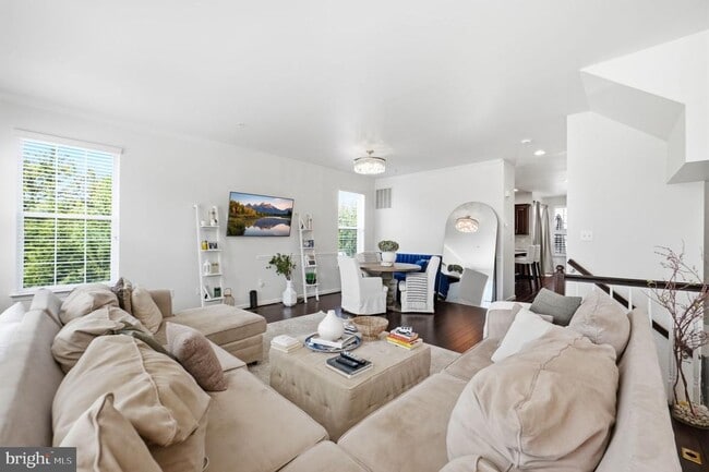 Building Photo - 11360 Sandhurst Pl