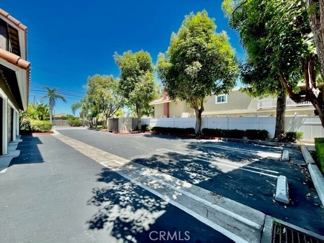 Building Photo - 685 W 18th St