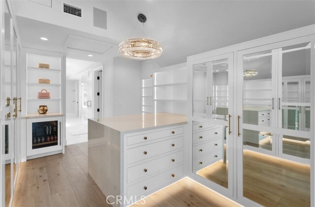 Building Photo - 2401 Bayshore Dr