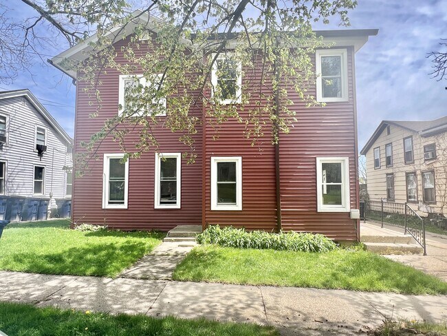 Building Photo - 306 N Academy St
