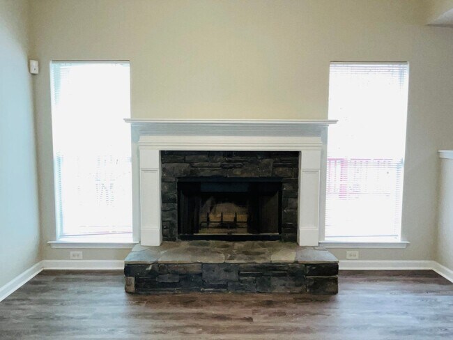 Building Photo - Northgate district! 4 bed/2.5 full bath, newly renovated, large lot, approx 2500 sqft, 2 car gara...