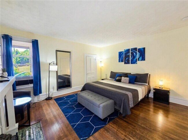 Building Photo - 224 S Pacific Ave