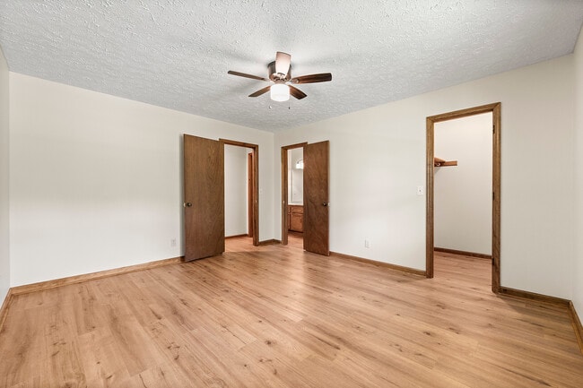 Building Photo - 105 McWhirter Pl