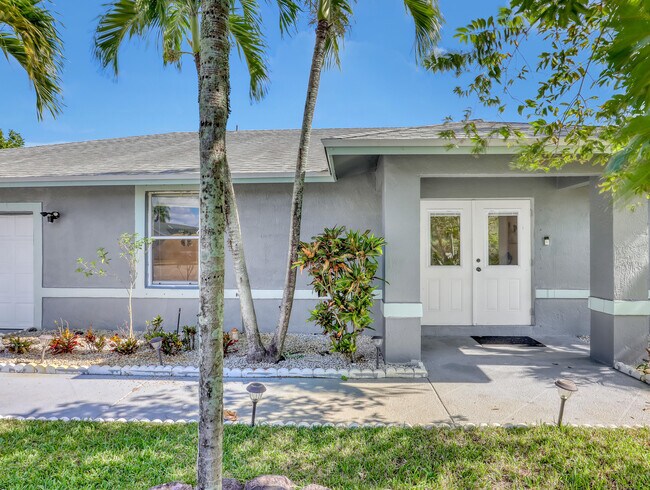 Building Photo - 1950 Wisteria St