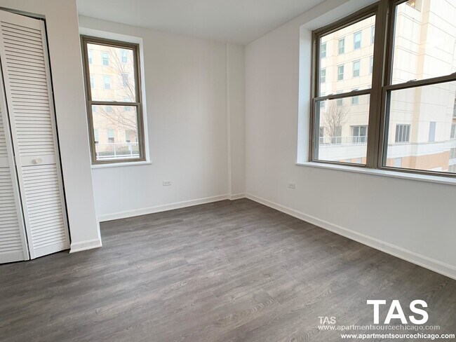 Building Photo - 940 W Winona St