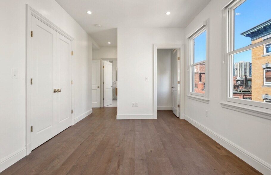 Building Photo - 537 Boylston St